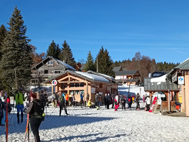ivez un hiver grandeur nature à Savoie Grand Revard avec le gîte La Porte des Alpes à Chambéry. Ski,