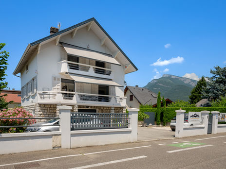 Découvrez le Gîte La Porte des Alpes à Chambéry, labellisé Gîtes de France Savoie. Séjournez dans un gîte bien-être en pleine nature, au cœur de la Savoie, à deux pas de Chambéry. Réservation en direct.