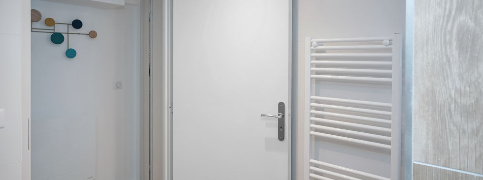 Vue de la Salle de bain de la Suite des Sommets au gîte La Porte des Alpes Chambéry/Barberaz Ferienwohnung Savoie, Wellness Chalet Frankreich, Urlaub Alpen FrankreichLocation vacances Alpes françaises, Wellness nahe GenfVakantiehuis Savoie, Wellness vakantie Frankrijk, Alpen vakantie appartement.