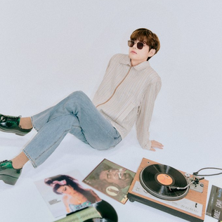 [Weverse Magazine] V: “Ho il desiderio di perfezionare una cosa interessante di me stesso”