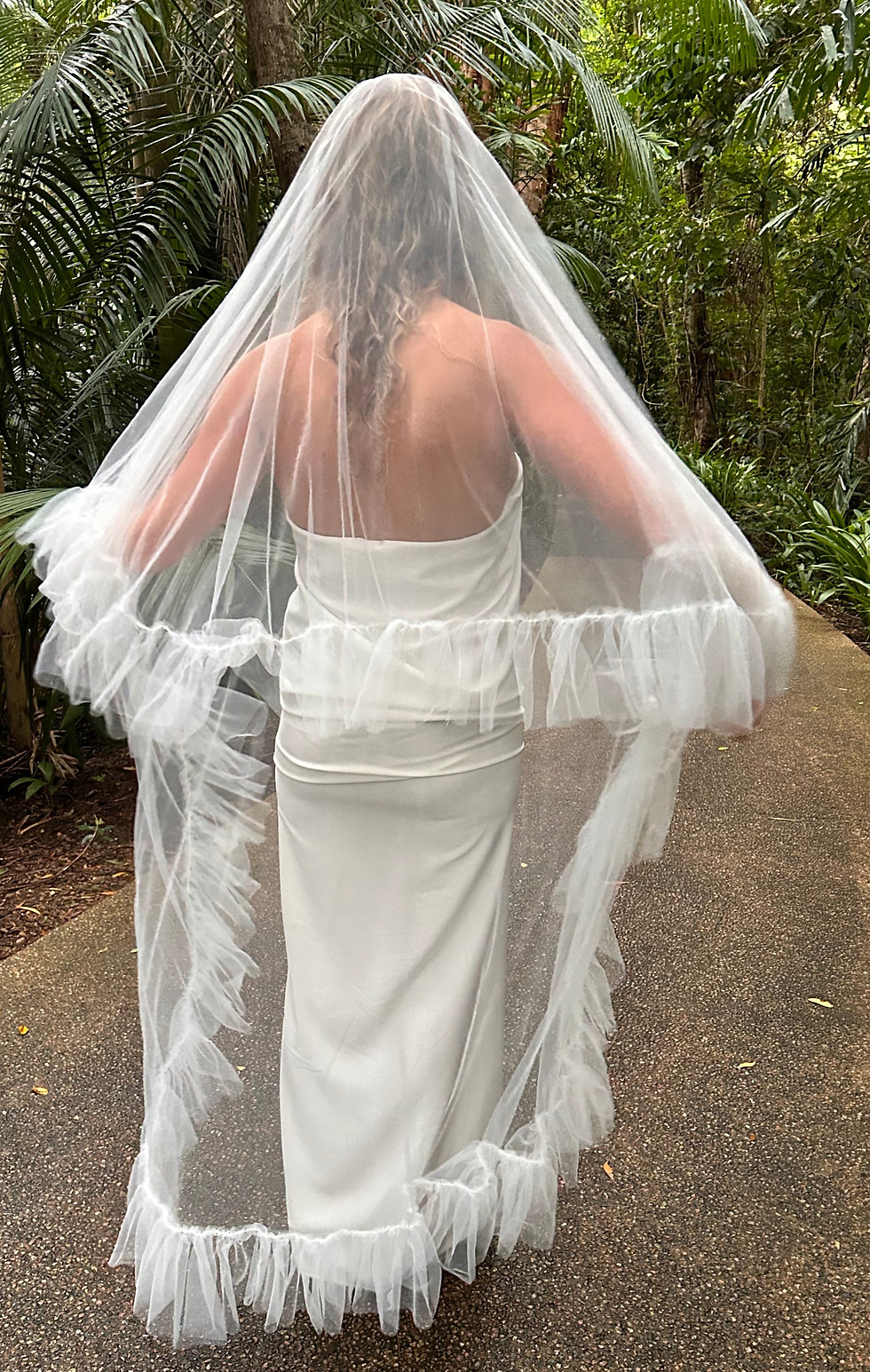 Thumbnail: Julia Veil