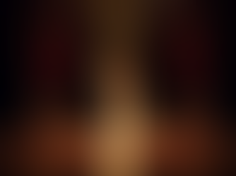 Casal abraçado em ambiente mágico