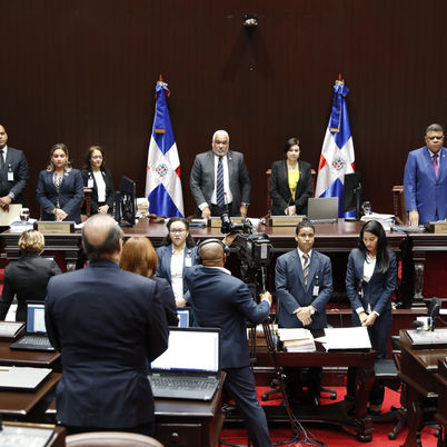 Diputados guardan un minuto de silencio por terremoto ocurrido en Haití