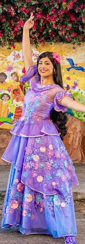 Animation de la princesse Isabella d'Encanto pour un anniversaire à domicile.