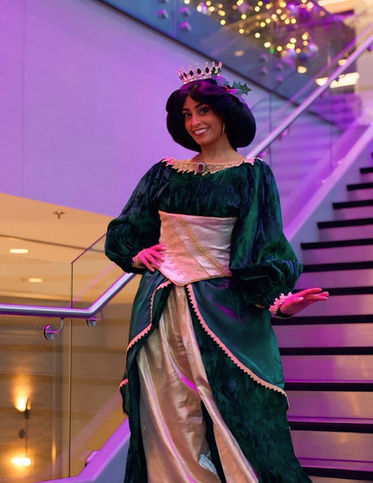 Princesse Jasmine pour animation anniversaire à la maison en Seine-Saint-Denis 93 et Hauts-de-Seine 92.