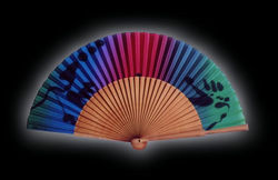 Pieza única pintada a mano.