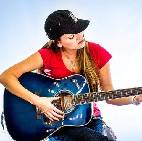 Singer_Musician_Comedian Grace Balint