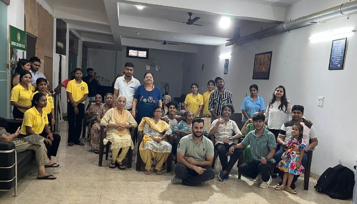 Group of seniors smiling together at one of the Old Age Homes in Ghaziabad.