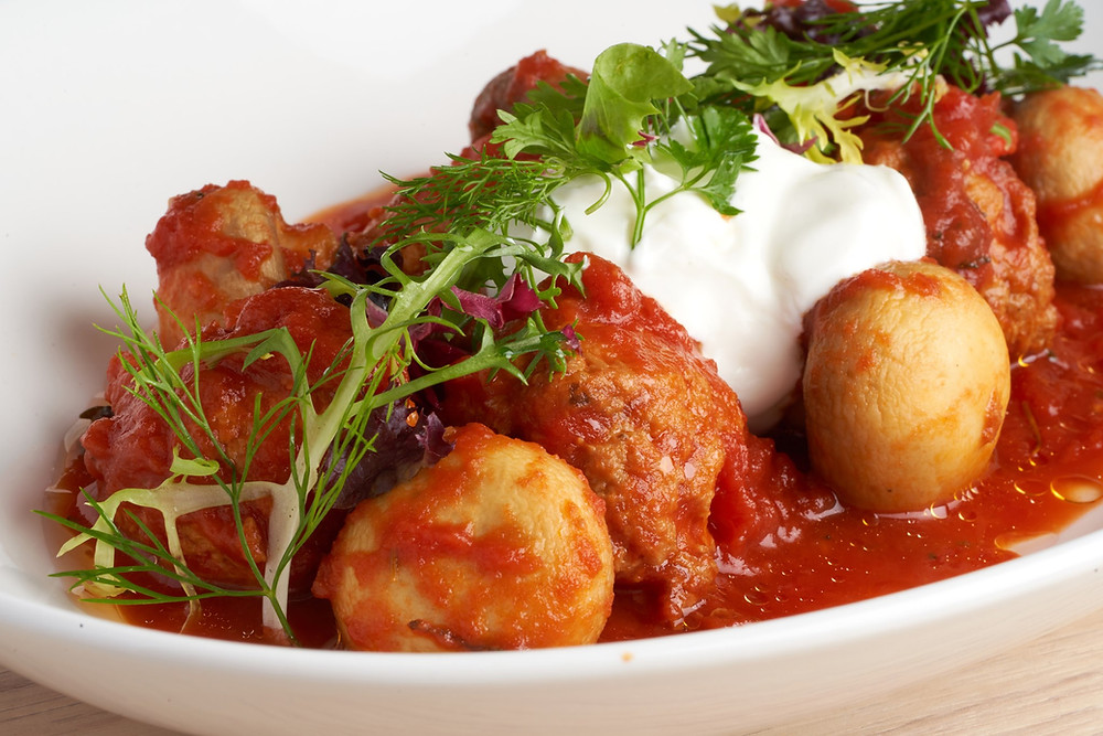 Stew vegan meatball & mushroom in hot tomato sauce