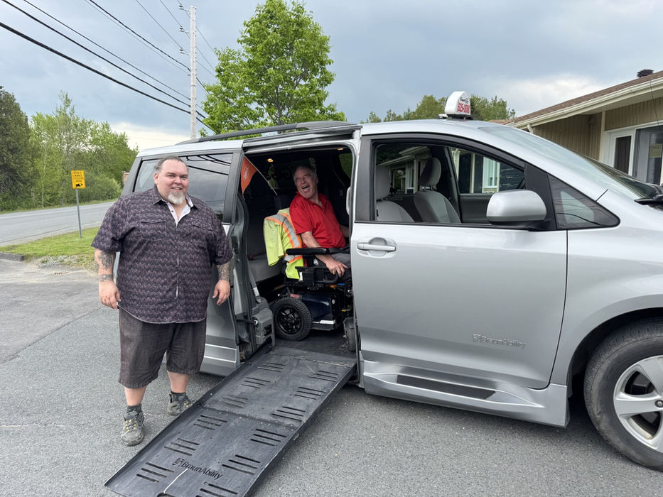 Transport GG inc. assure le service de transport adapté, collectif et de taxi dans les régions des Etchemins, Beauce, Bellechasse, Lévis et Québec, et partout au Québec. Depuis 2023, nous offrons un service humain, sécuritaire et personnalisé aux personnes à mobilité réduite. Nos chauffeurs professionnels et attentionnés vous accompagnent dans vos déplacements quotidiens, médicaux ou longs trajets.
Nos services incluent le transport adapté et collectif porte-à-porte, les trajets longue distance, les événements spéciaux, et des partenariats avec organismes et résidences. Chaque trajet est effectué dans nos véhicules spécialement équipés pour les fauteuils roulants et les aides à la mobilité, garantissant un voyage sûr et confortable. Transport adapté Lac-Etchemin.Transport adapté Beauce. Transport adapté Bellechasse. Transport adapté Lévis. Transport adapté Québec. Transport rendez-vous médical Etchemins. Transport rendez-vous médical Beauce. Transport rendez-vous médical Bellechasse.
