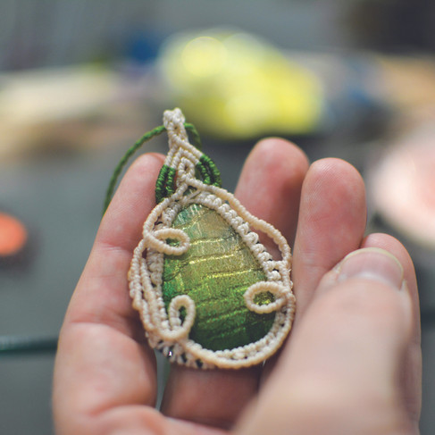 pendentif unique carrément curieux