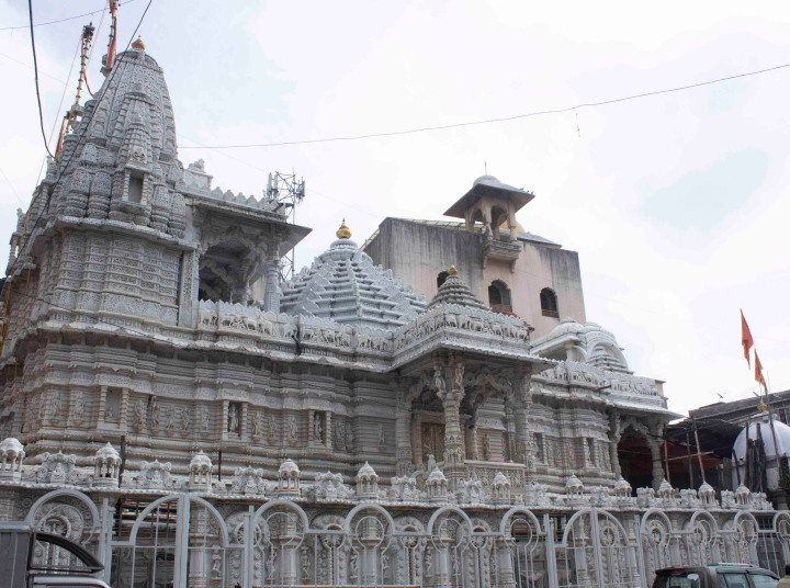 2021051915480722PoW_98_Shri_Adeshwar_Jain_Mandir_Image_08.jpg