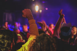 DAncefloor crowd 5-unsplash