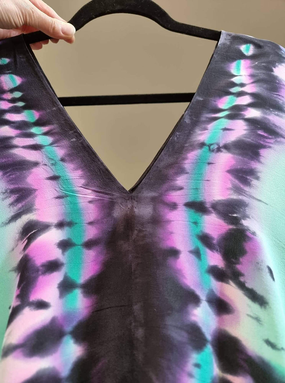 Thumbnail: Hand-painted 100% Silk Kaftan in Green, Pink, Black SC0378