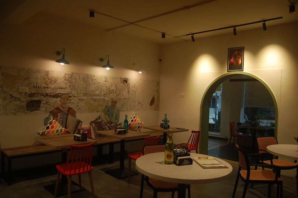 cozy interior image of kis cafe
