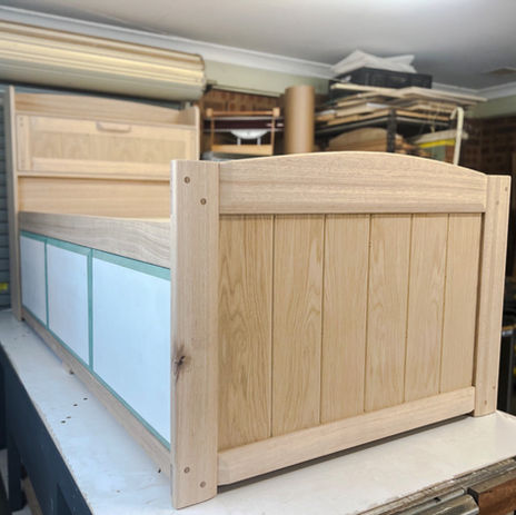 timber joints and dowels bed