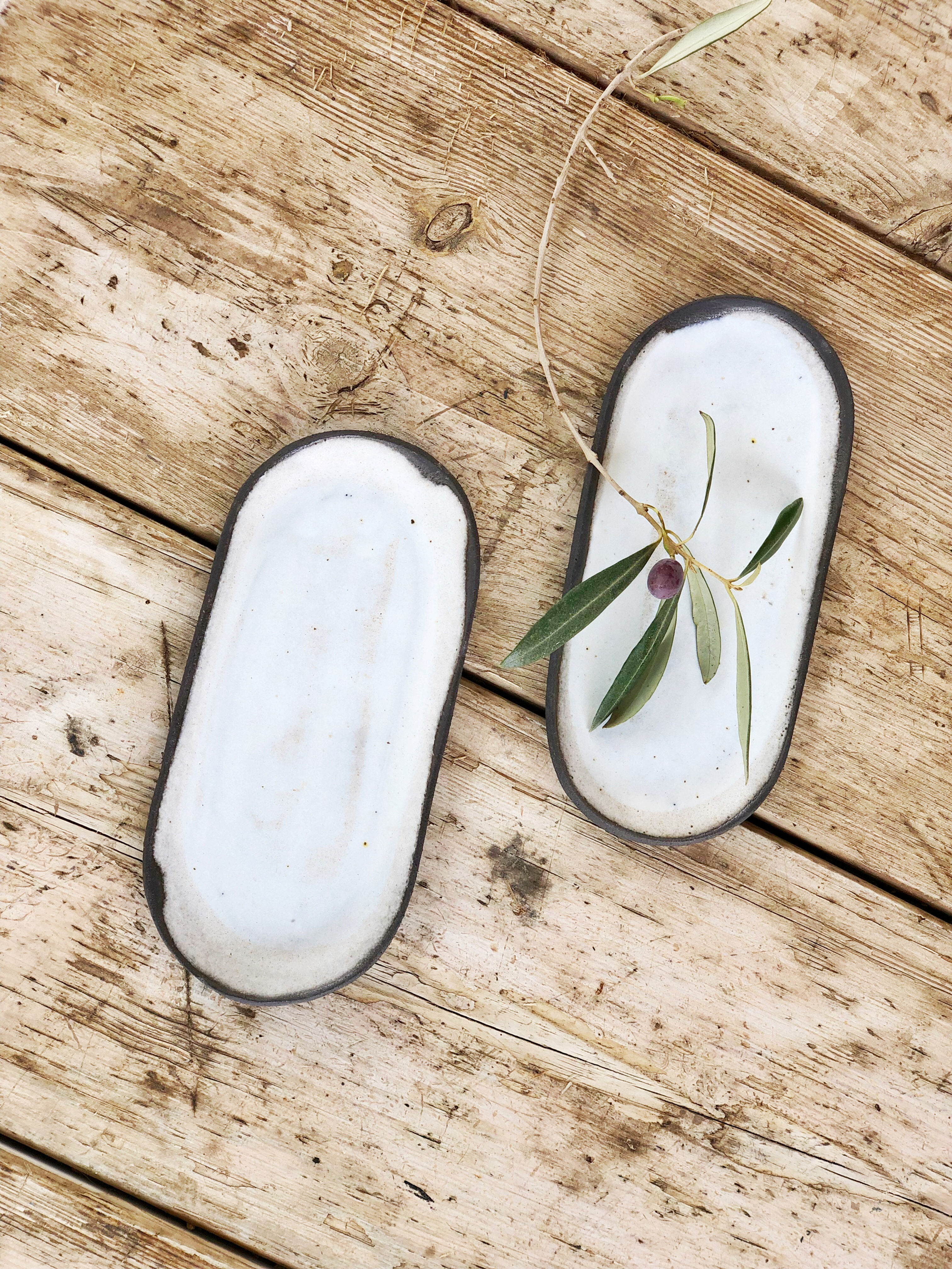 זוג מגשונים אובלים