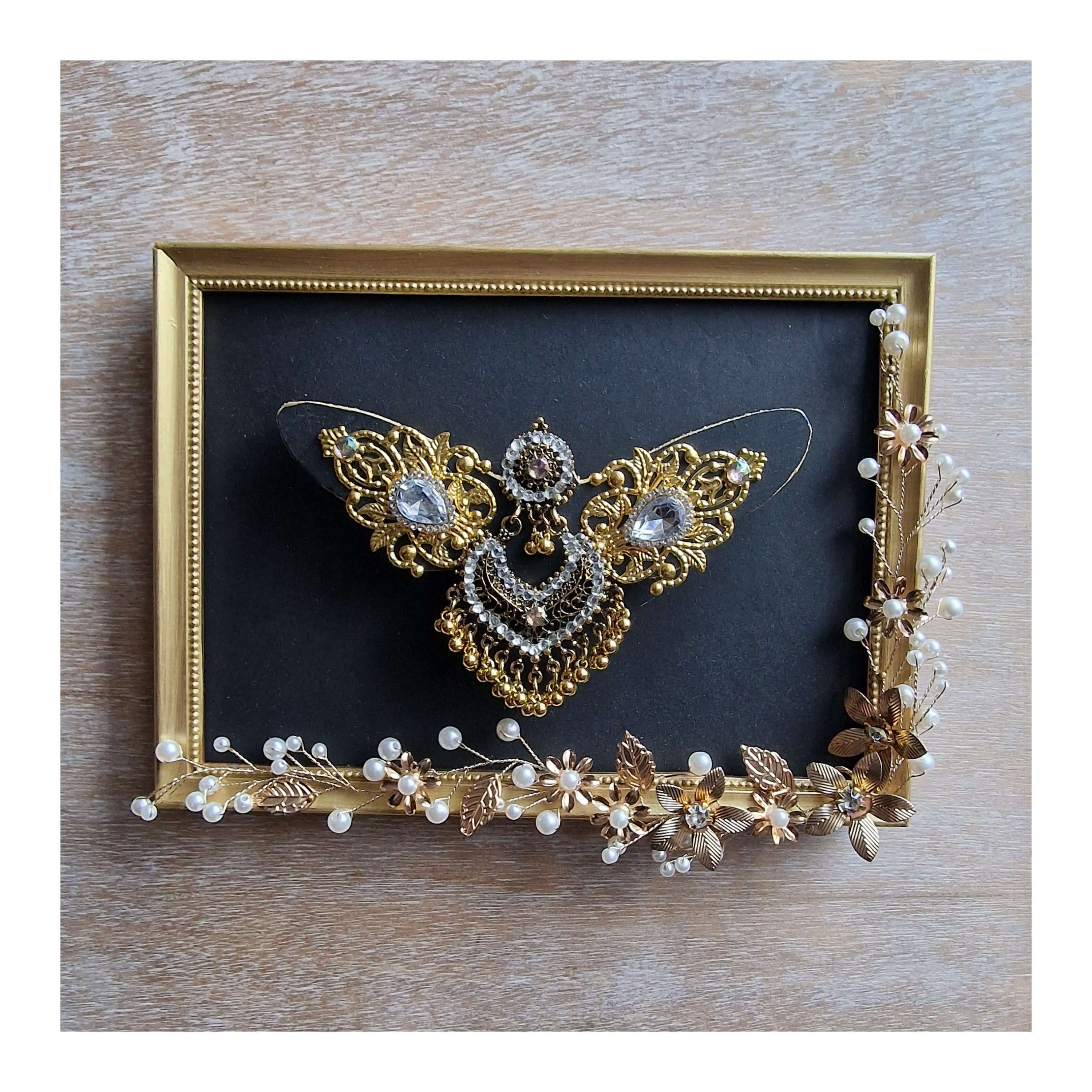 Cadre ancien ex voto libellule