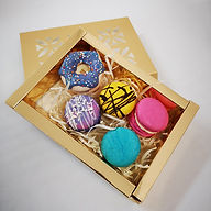 Raspberry Macaroons