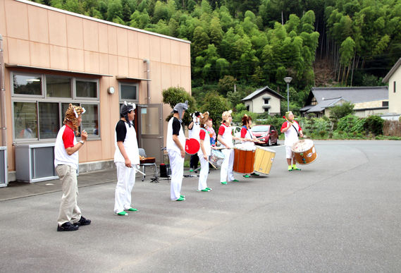 Poi演奏_20230708 (03).jpg