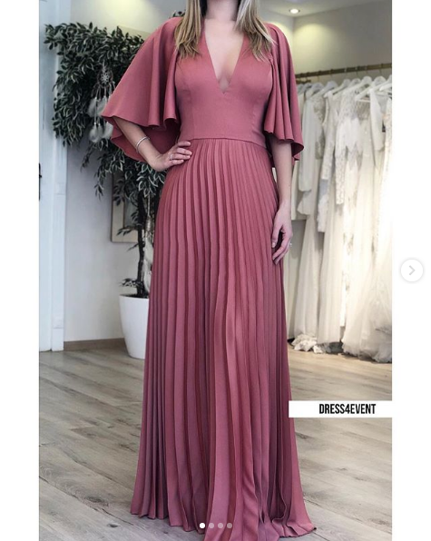 D4E16 piliseli elbise