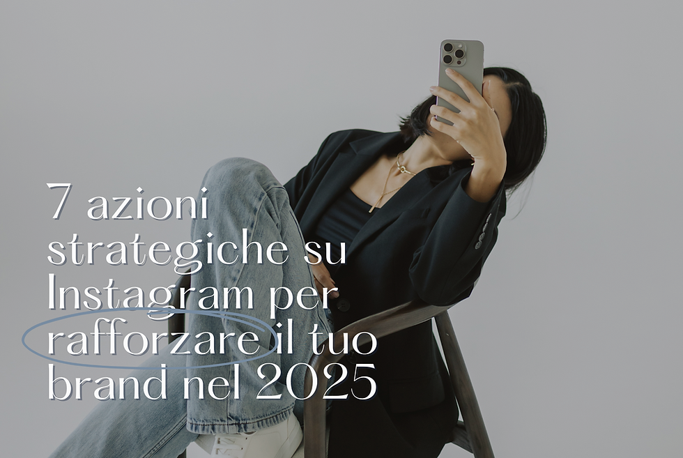 donna su sedia usa smartphone