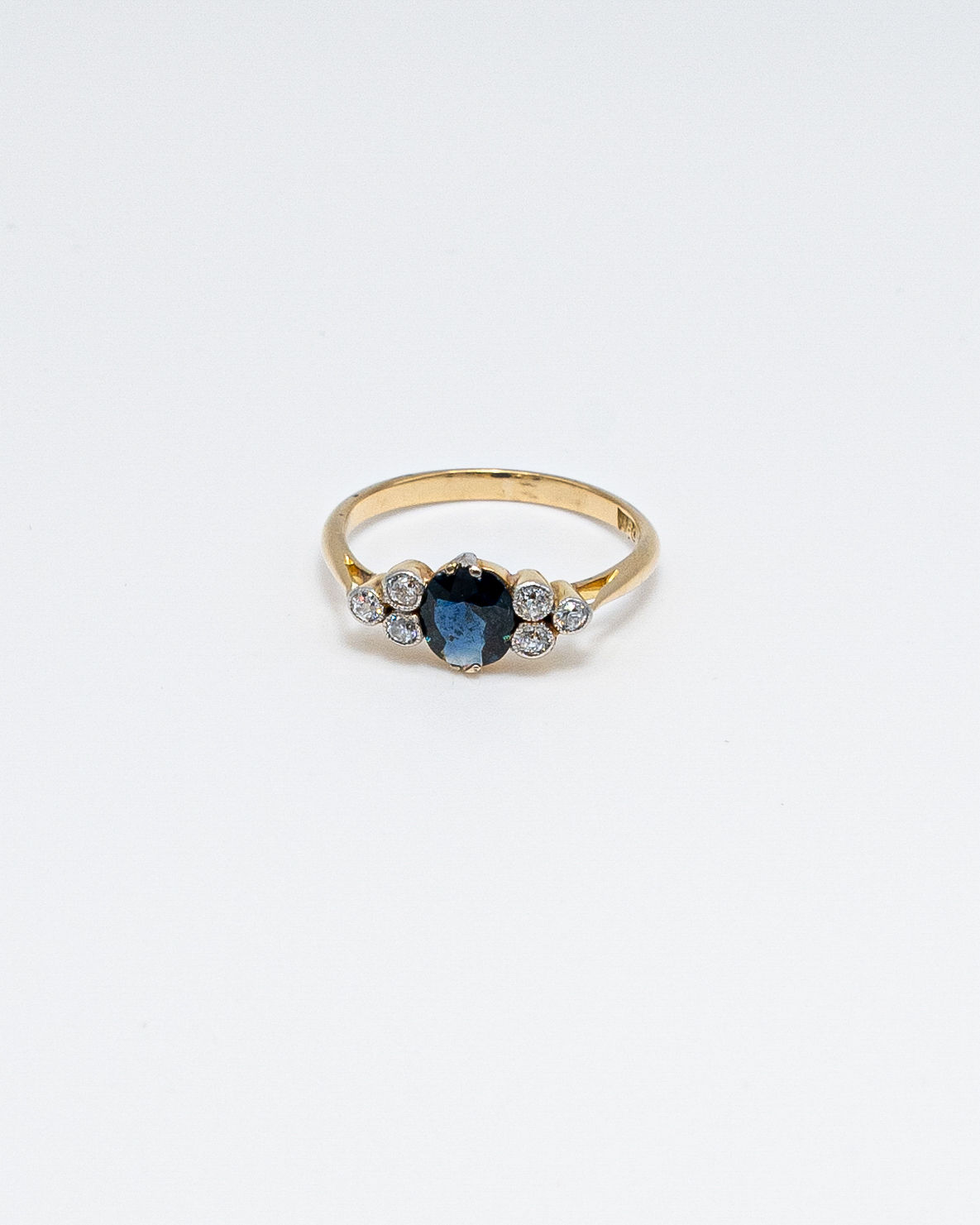 18ct Sapphire & Diamond Ring