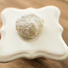 snowball cookie with powdered sugar