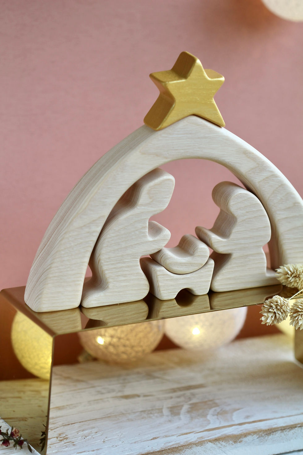 Miniature : Crèche en châtaignier massif – Épure & douceur de Noël
