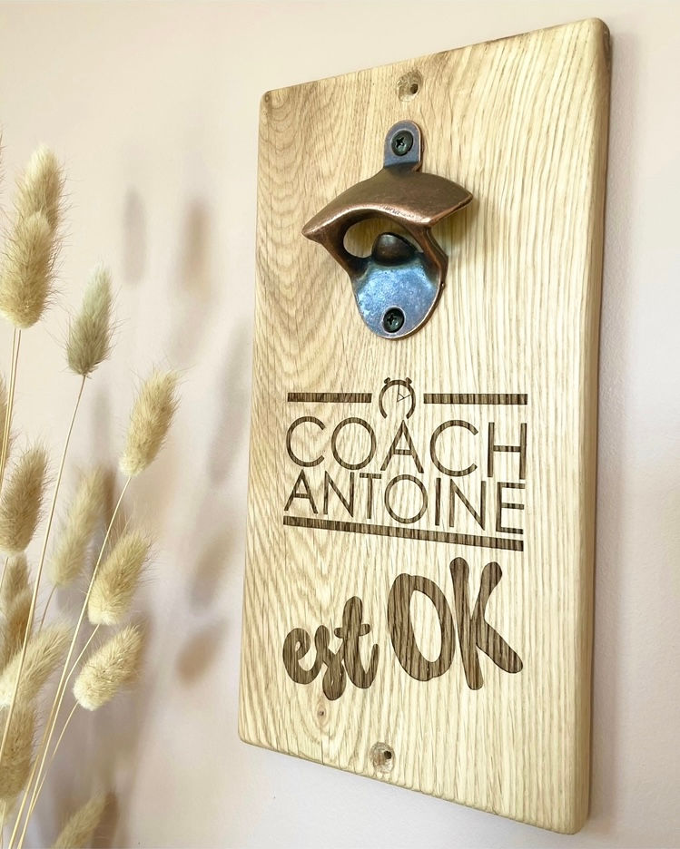 Miniature : des photos de réalisations déjà faites suite à des commandes de décapsuleurs muraux aimantés personnalisés