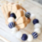 la coquille saint jacques en bois et ses perles en silicone façon marinière