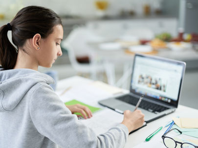 Colegio en línea: una respuesta a los retos educativos actuales