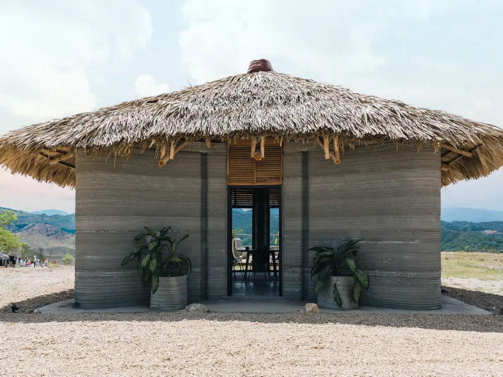 Das 527 Quadratfuss grosse, 3D-gedruckte Tiny House in Guatemala trotzt Erdbeben dank Palmblättern