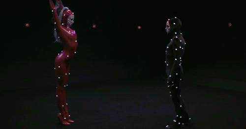 Holy Motors film francese 2012, scena in costume