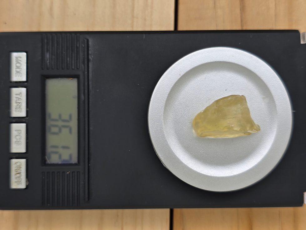 Thumbnail: Libyan Desert Glass weighing 3.61g