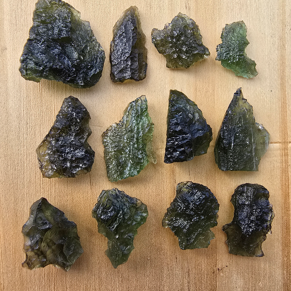 Thumbnail: Rough green moldavite bundle