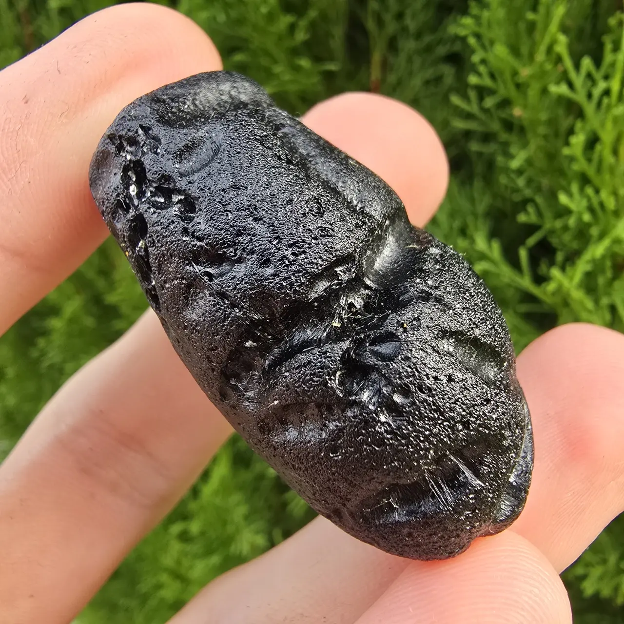Philippinite tektite 35.47g