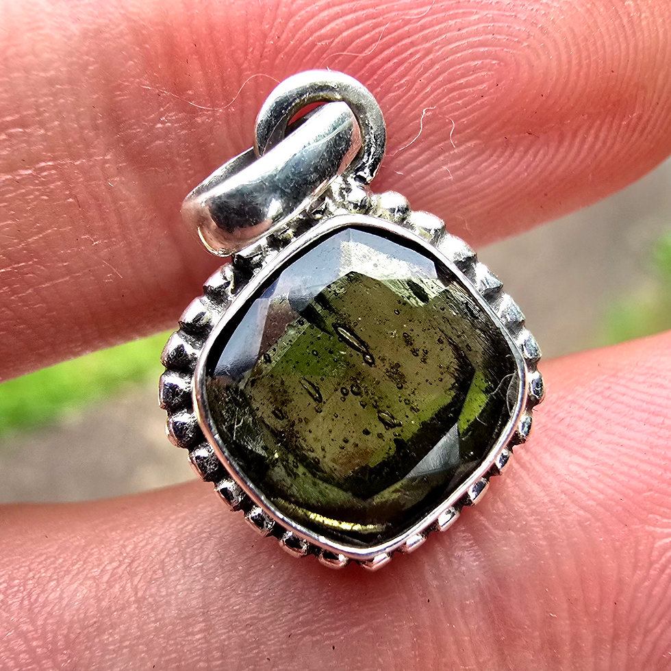 Thumbnail: Faceted Moldavite Pendant