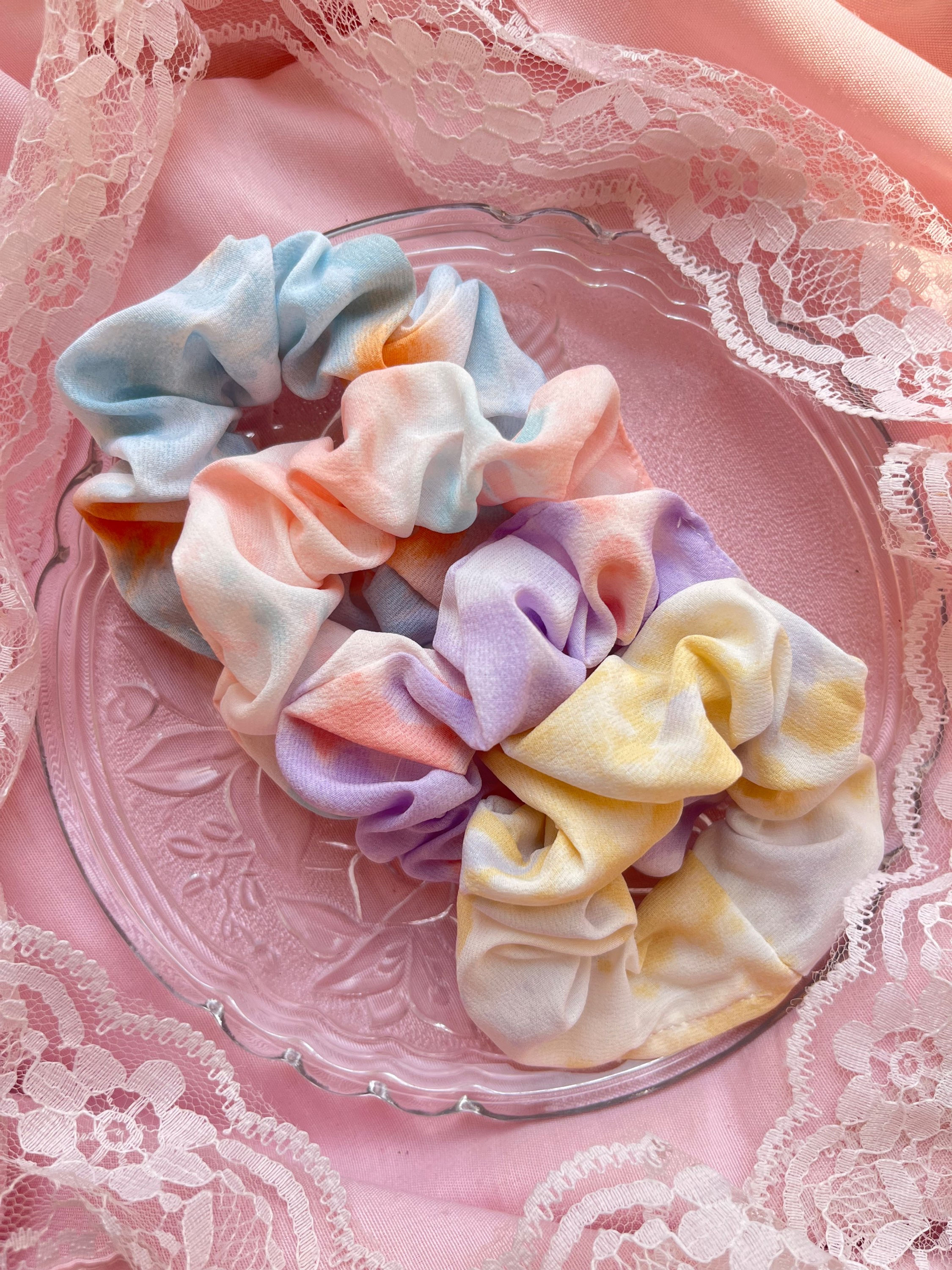 Tie-dye scrunchie (s)