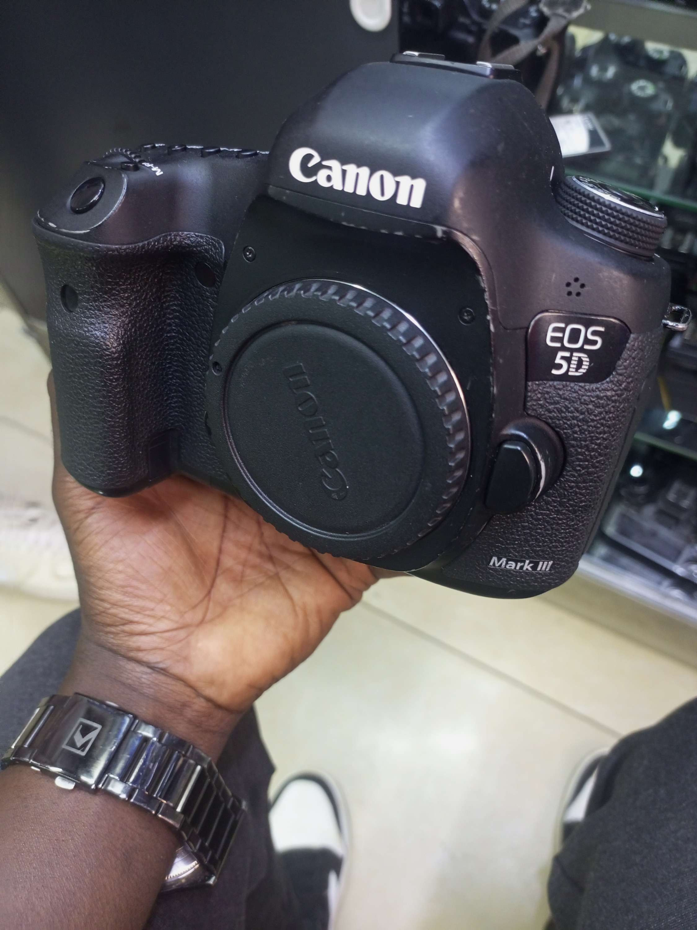 Canon 5D mark iii with 5382 shutter count 