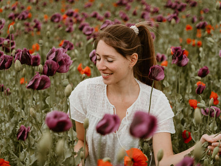 Mohnblumen Fotoshooting im Bezirk Mödling. Outdoor Fotografin.