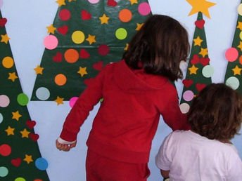 “Bella Ciao” insegnata ai bambini per la recita di Natale. Genitori furibondi