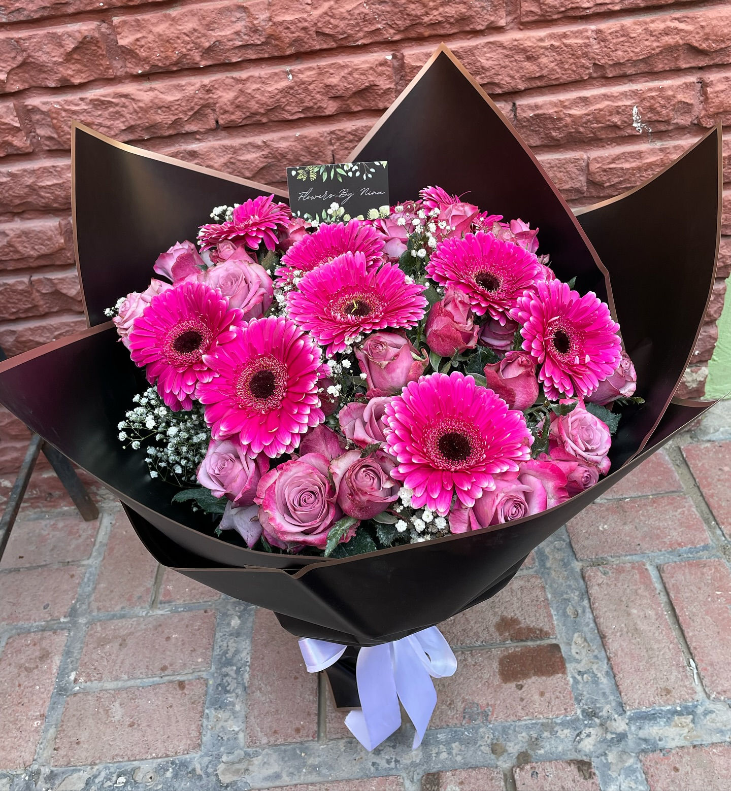 RAMO DE 24 ROSAS CON GERBERA