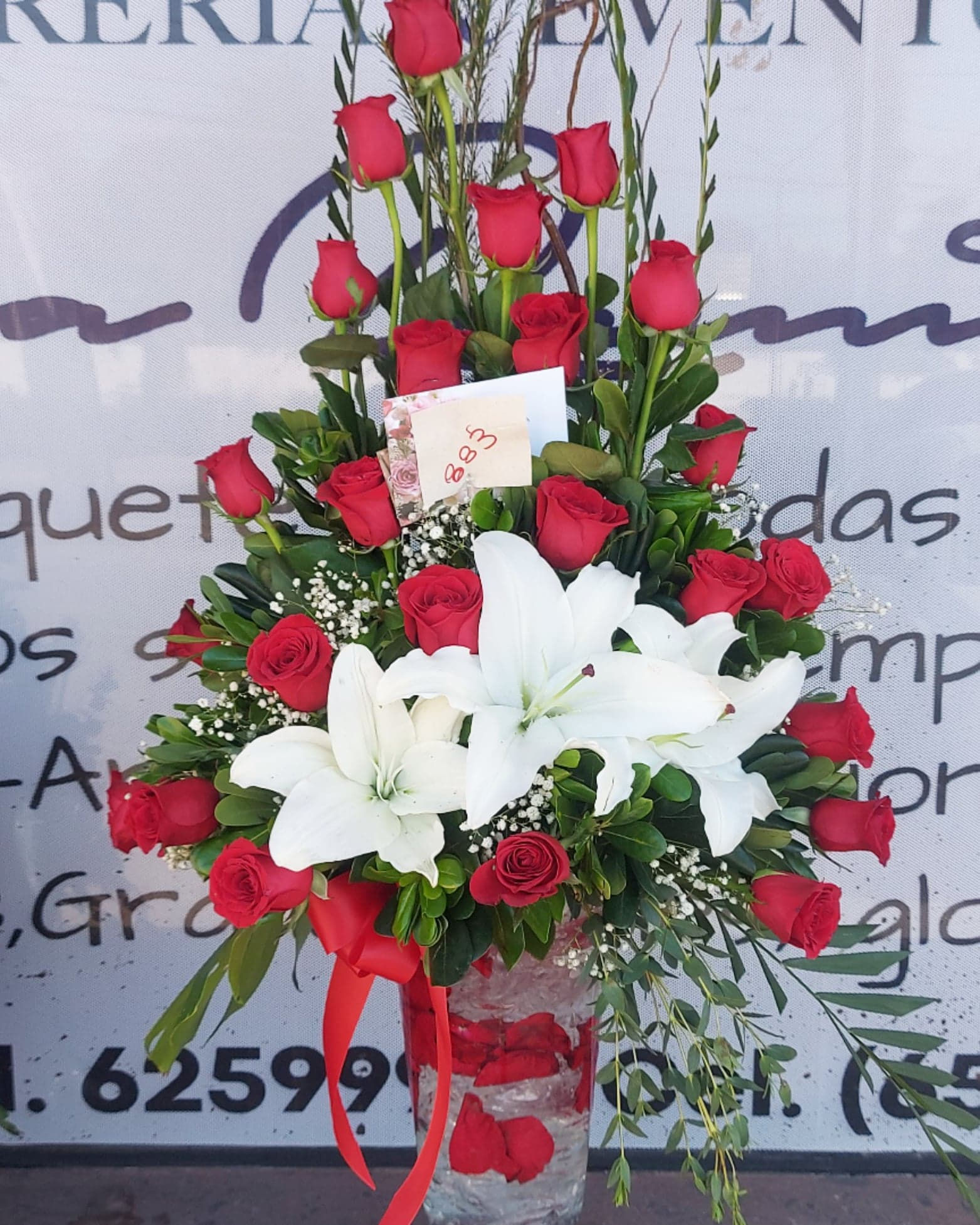 24 ROSAS EN JARRON