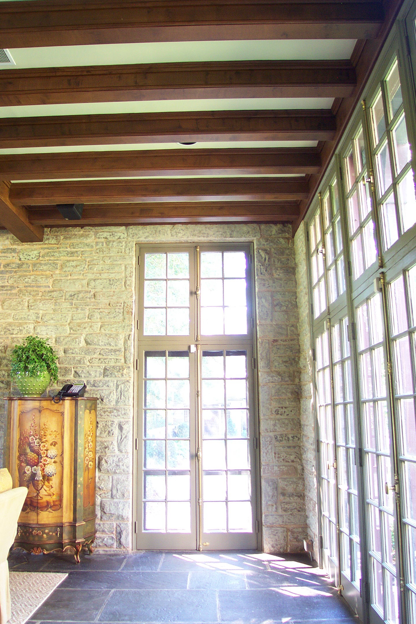 Woodgrain on beams