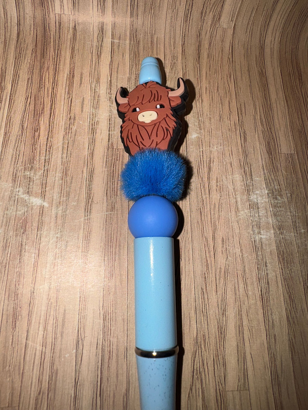 Blue highland cow beaded pen
