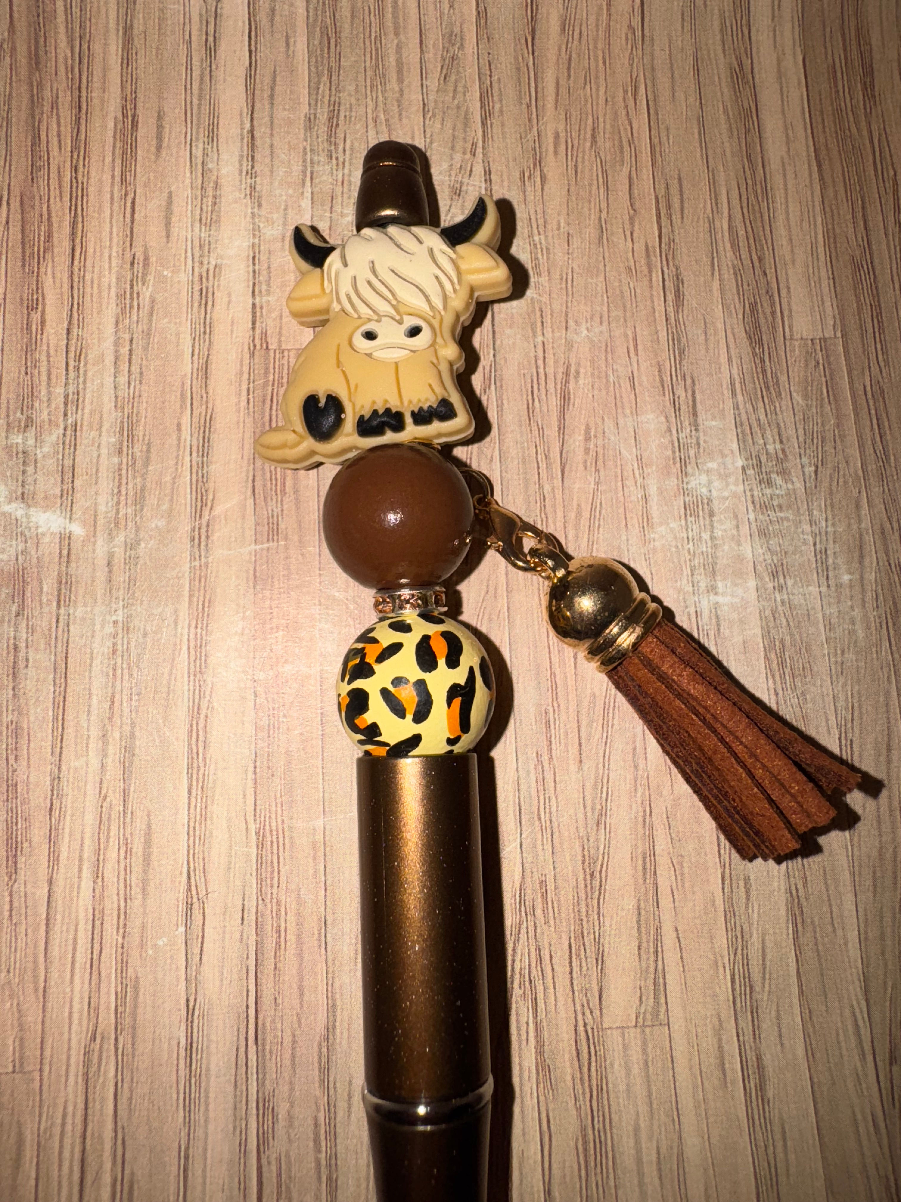 Highland cow beaded pen