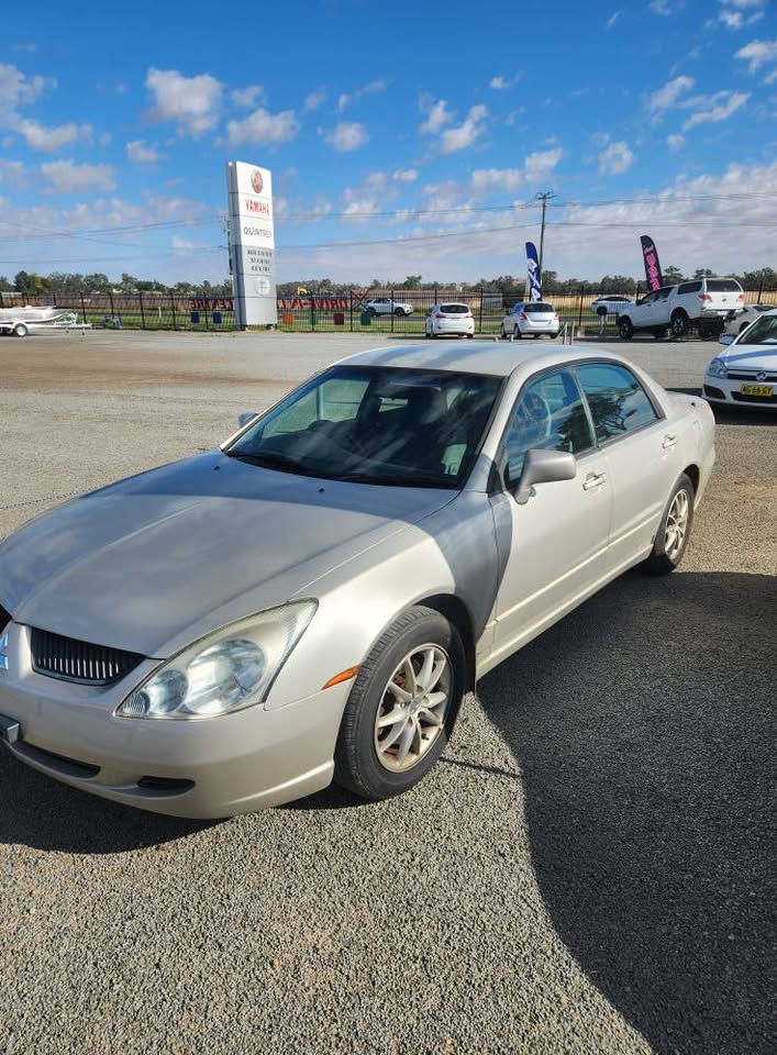 2005 Mitsubishi Magna