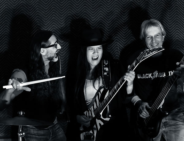 TriOzz B&W Web 14.jpg