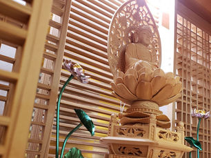 仏壇の飾り方|宗派別の違いと仏具の正しい配置